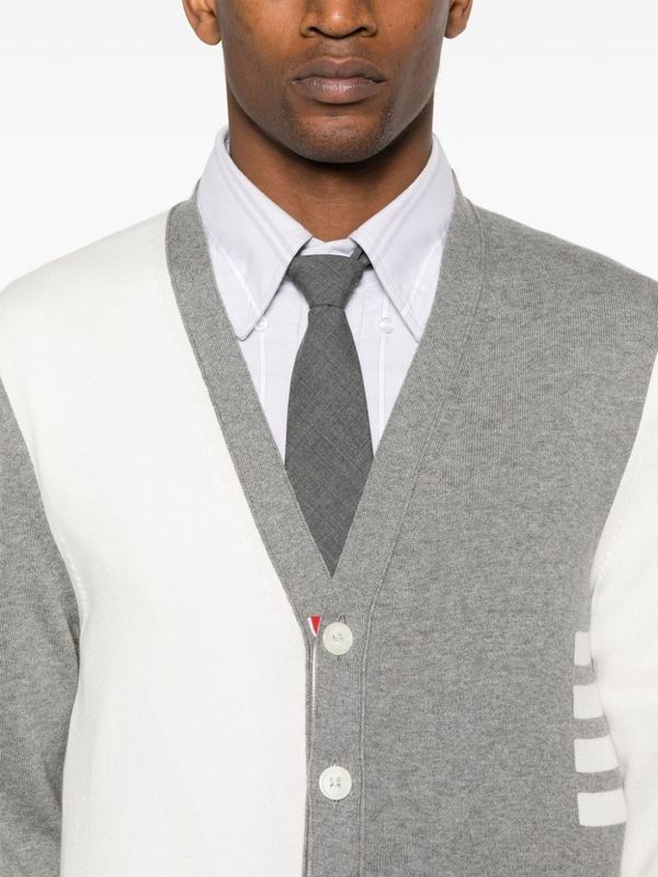 Diagonal Bar
  V-Neck Two-Tone Cardigan