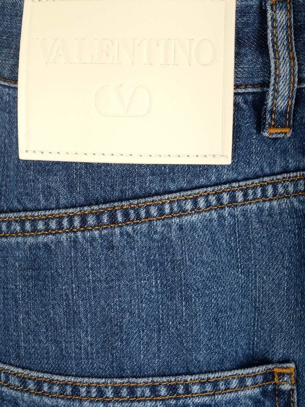 バックロゴパッチデニムパンツ