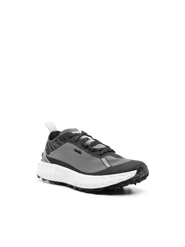 001 Low-Top Sneakers