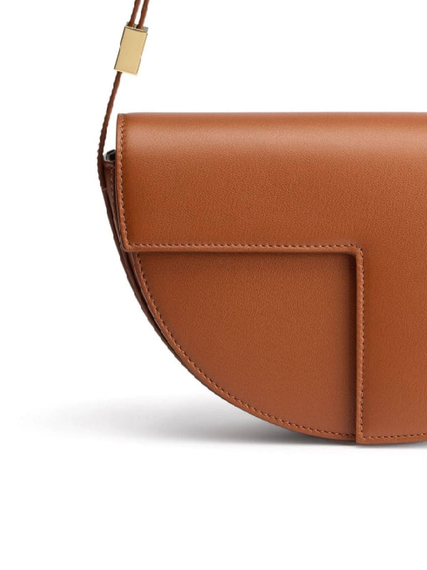 フラップレザーショルダーバッグ