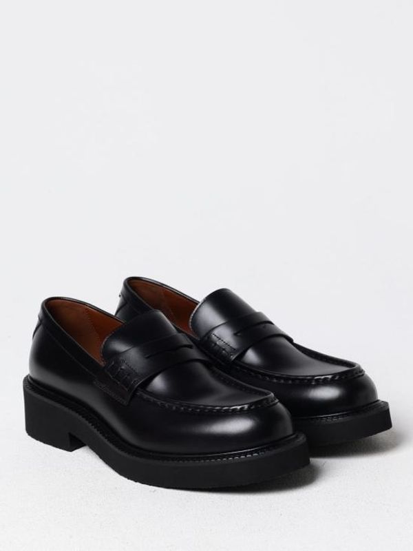 V Logo Detail Leather Loafers