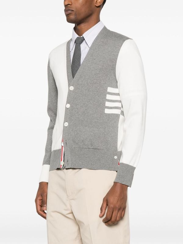 Diagonal Bar
  V-Neck Two-Tone Cardigan