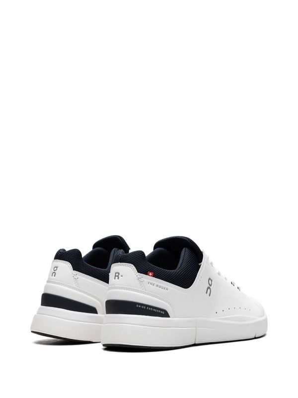 Roger
  ADVANTAGE Low-Top Sneakers