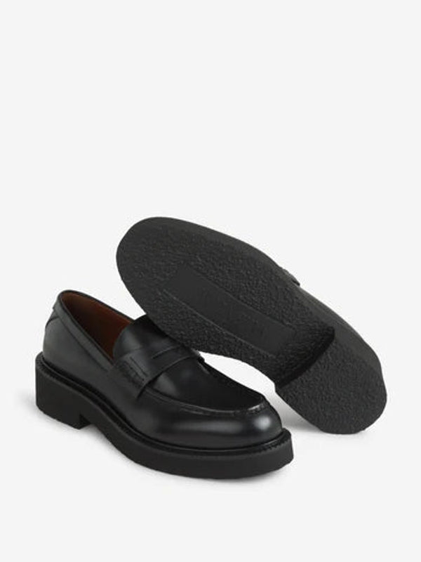 V Logo Detail Leather Loafers