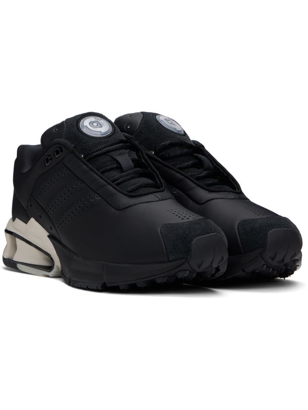 A3 Control Low-Top Sneakers