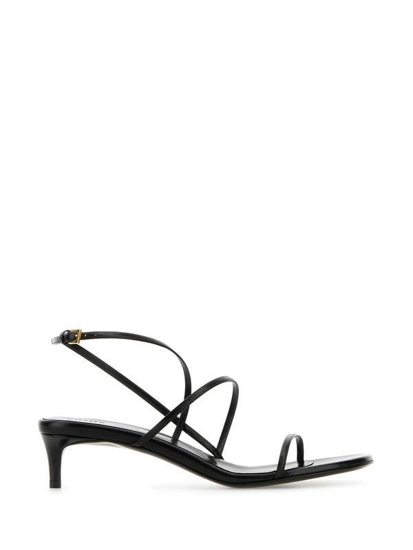 子猫のレザーサンダルヒール