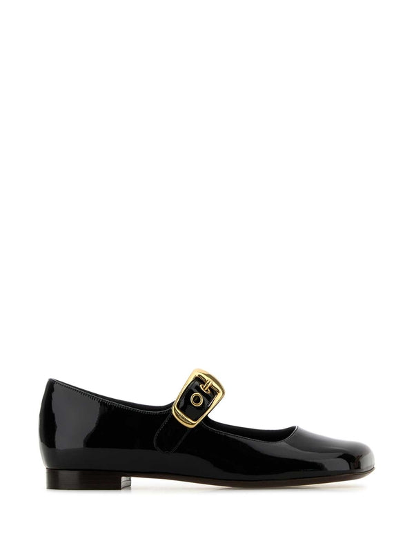 Buckle detail leather flat shoes