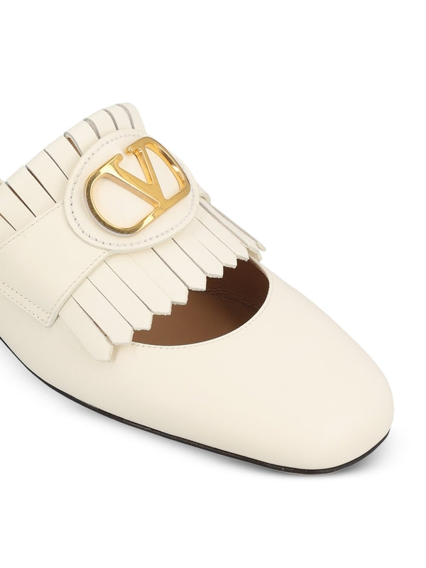 V Logo Fringe Leather Bluchers