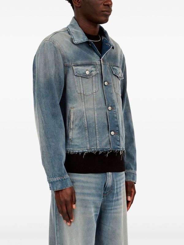 Flap Pocket
  Lowcut Denim Jacket