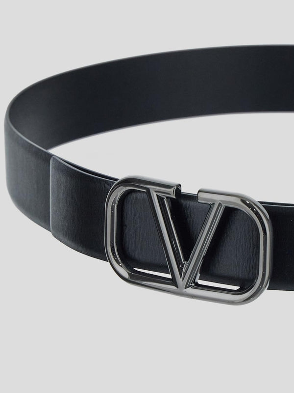 V Logo Leather Belt