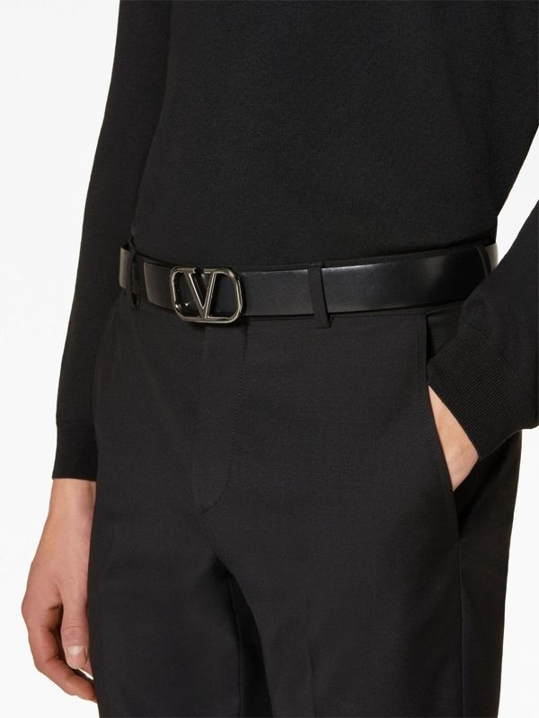 V Logo Leather Belt