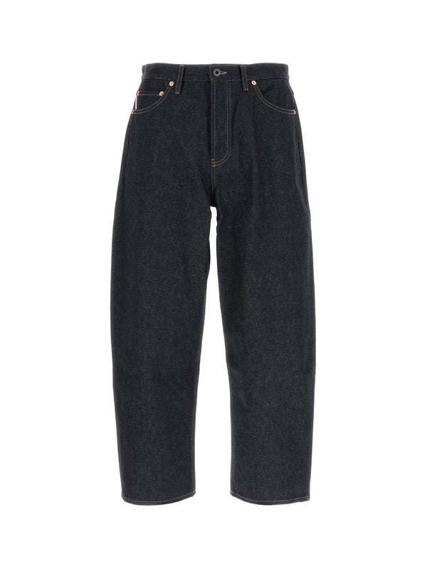 后背徽标贴片牛仔裤