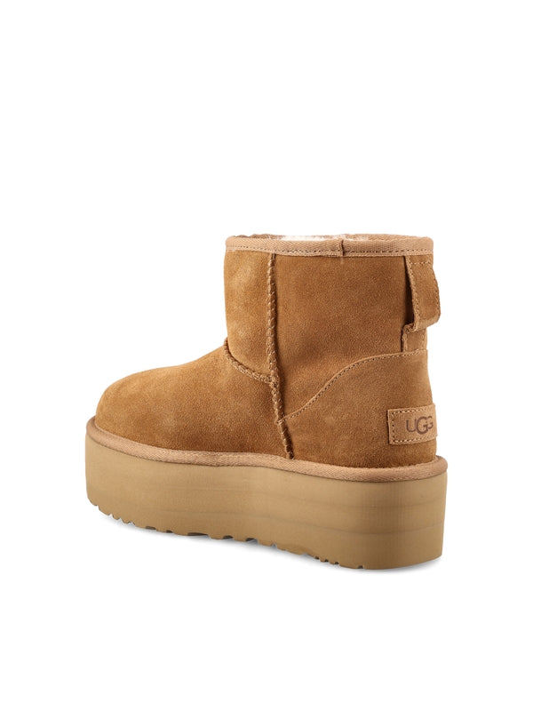 经典迷你厚底 Ugg 靴