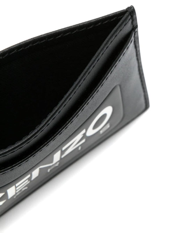 压花徽标皮卡
持有者