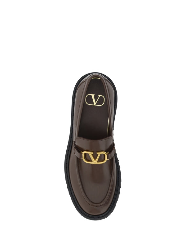 V Logo Detail Leather Loafers