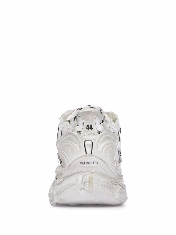 White Runner
  Sneakers