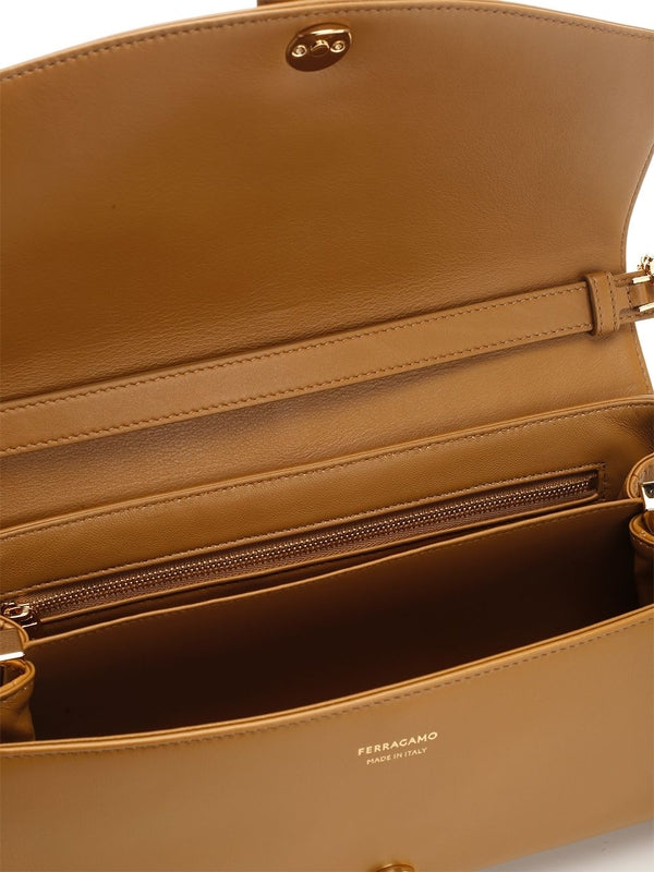 ミディアムフラップショルダーバッグ