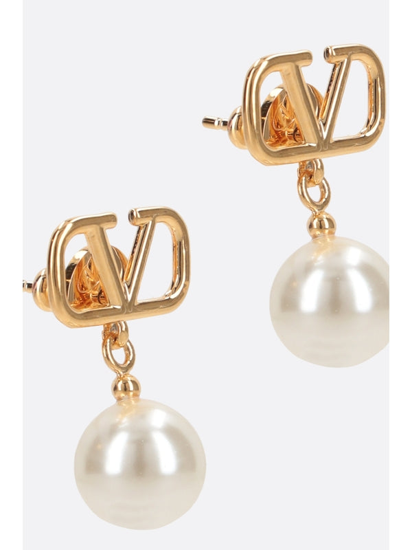 V Logo Pearl Decorated Earrings