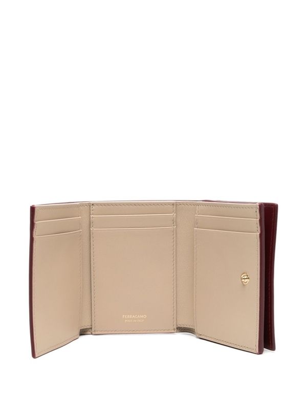 Logo Lettering
  Leather Wallet