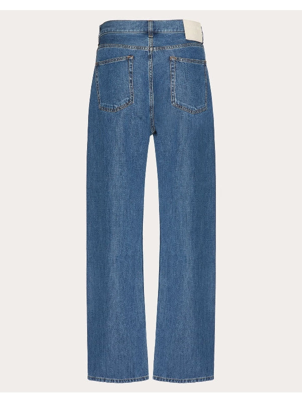 后背徽标贴片牛仔裤