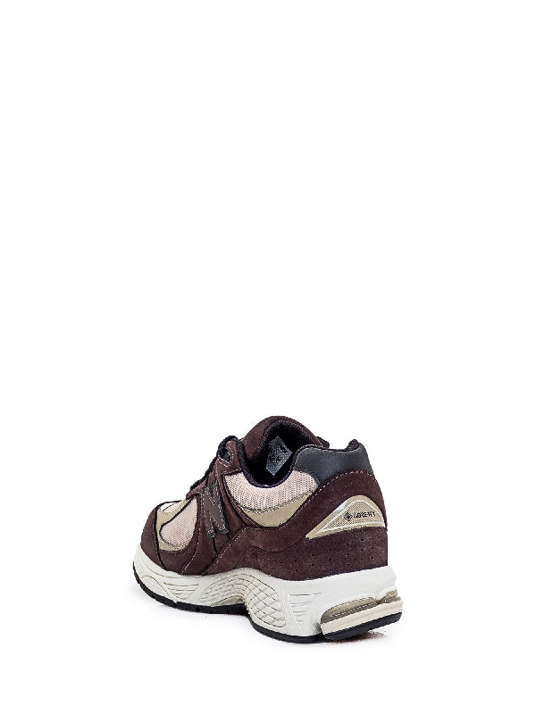 2002r Gore-Tex Low-Top Sneakers