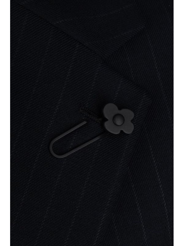 Boutonniere Pin Single Setup
  Suit