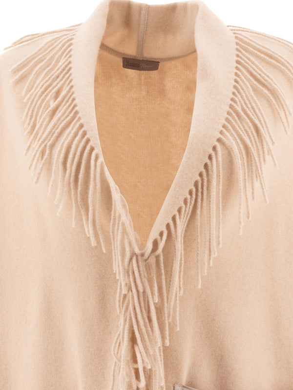 度假绗缝口袋
无袖外套