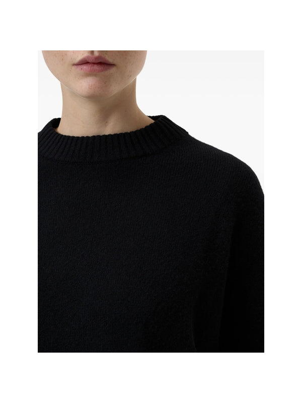 Closed Black Knitted