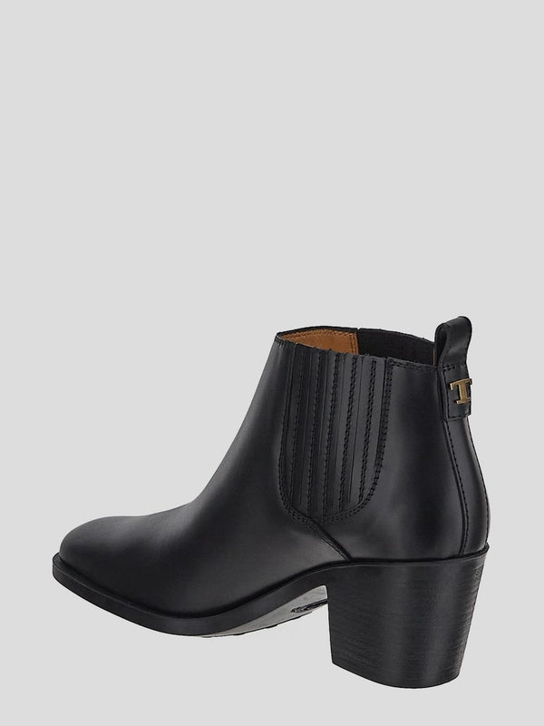 Black Leather Chelsea Boots Heel