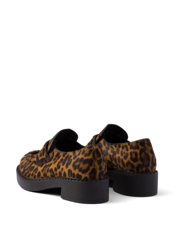 Triangle Logo Leopard Pattern Loafers