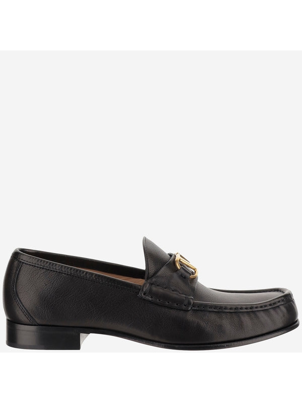 V Metal Logo Leather Loafers