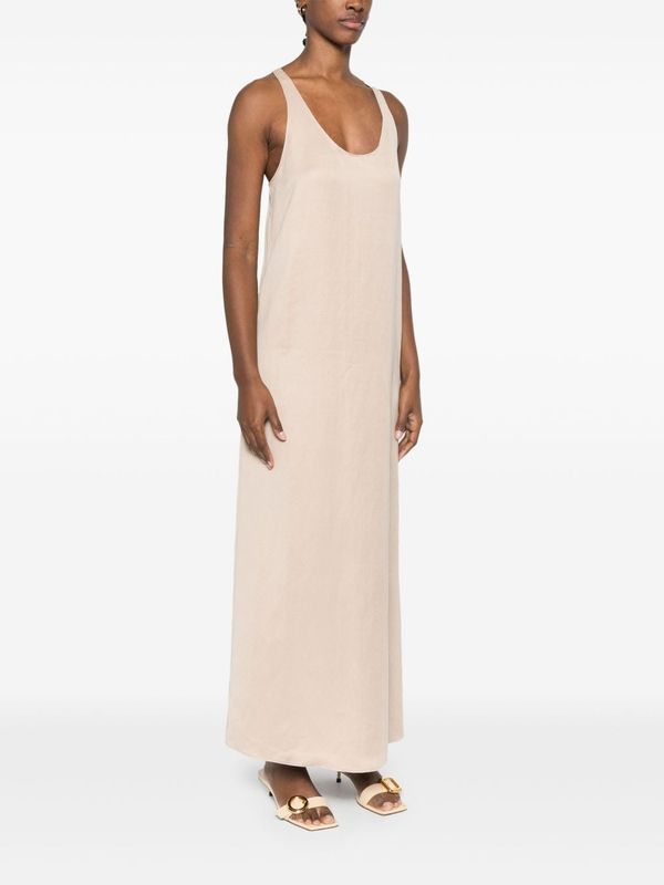 Sleeveless
  Scoop Neck Long Dress