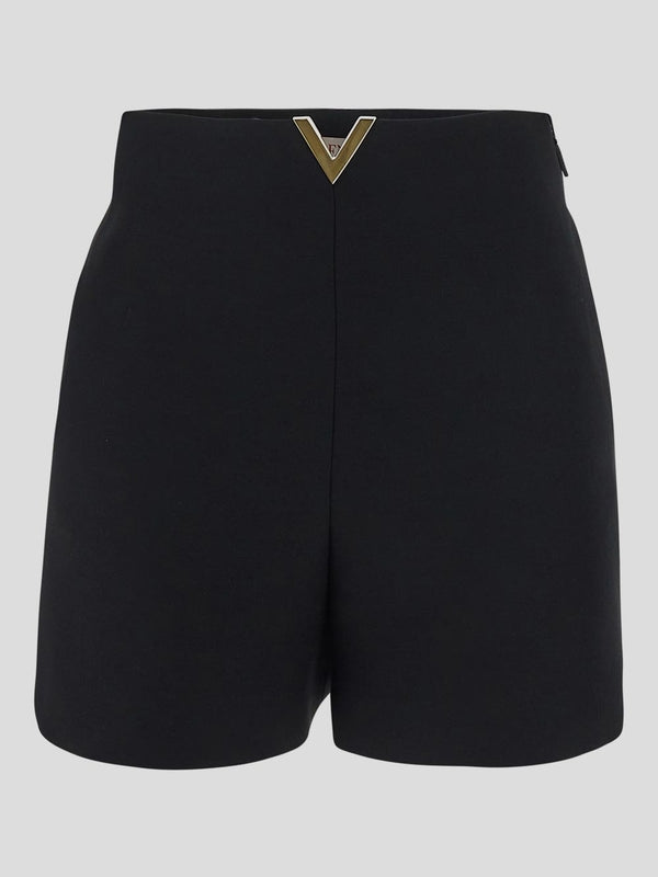 V logo Detail Shorts