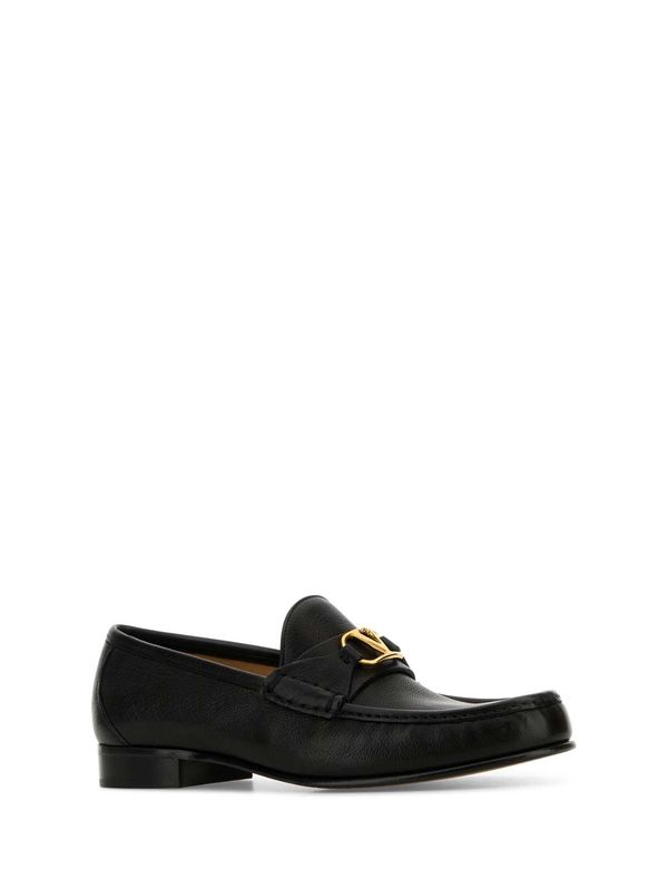 V Metal Logo Leather Loafers