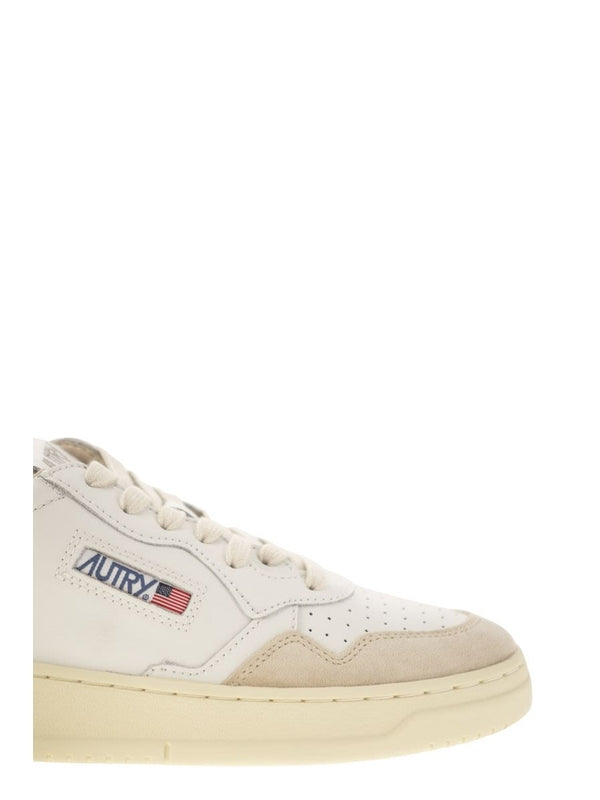 Medalist Low-Top Sneakers