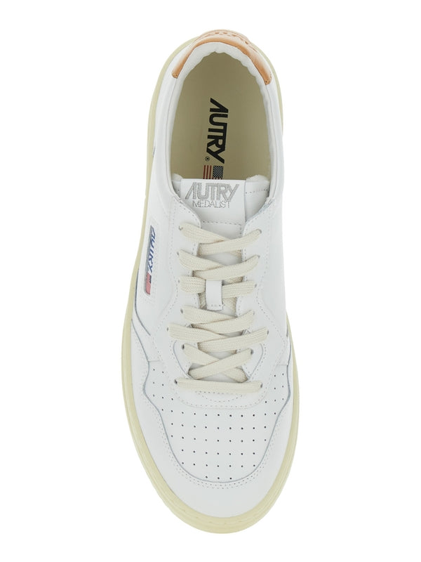 'Medalist Low' White Sneakers with Contrasting Heel Tab in Leather Man Low top Sneakers