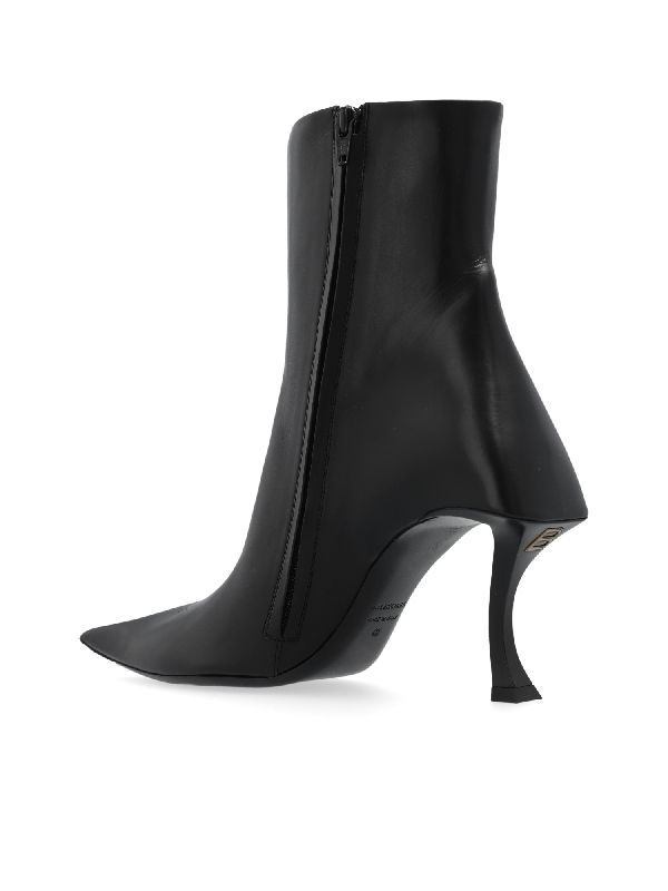 Hourglass 100
  Leather Boots Heel