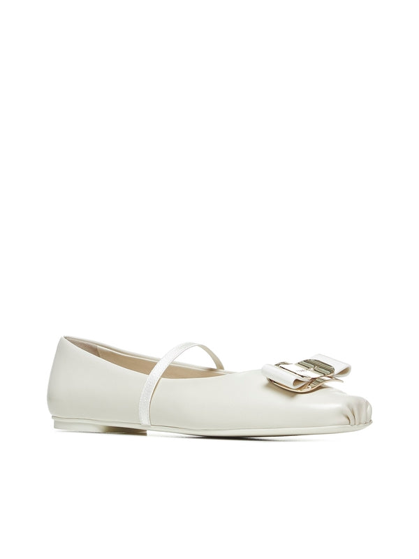 新しいヴァラ ボウ ラムスキン フラットシューズ