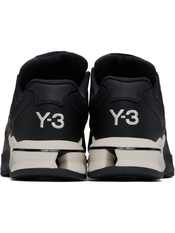 A3 Control Low-Top Sneakers