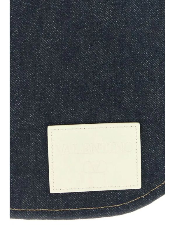 后背徽标贴片牛仔衬衫