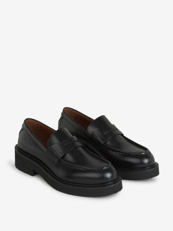 V Logo Detail Leather Loafers