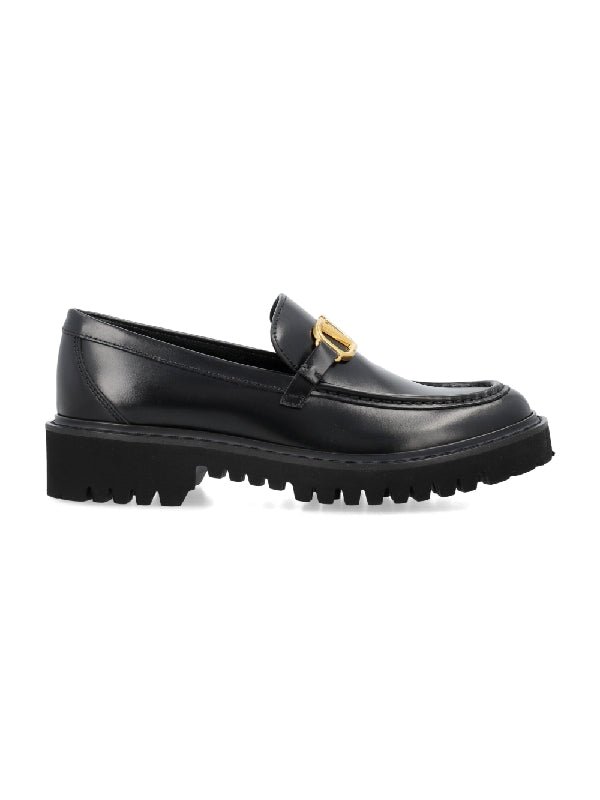 V Logo Decorated Leather Loafers