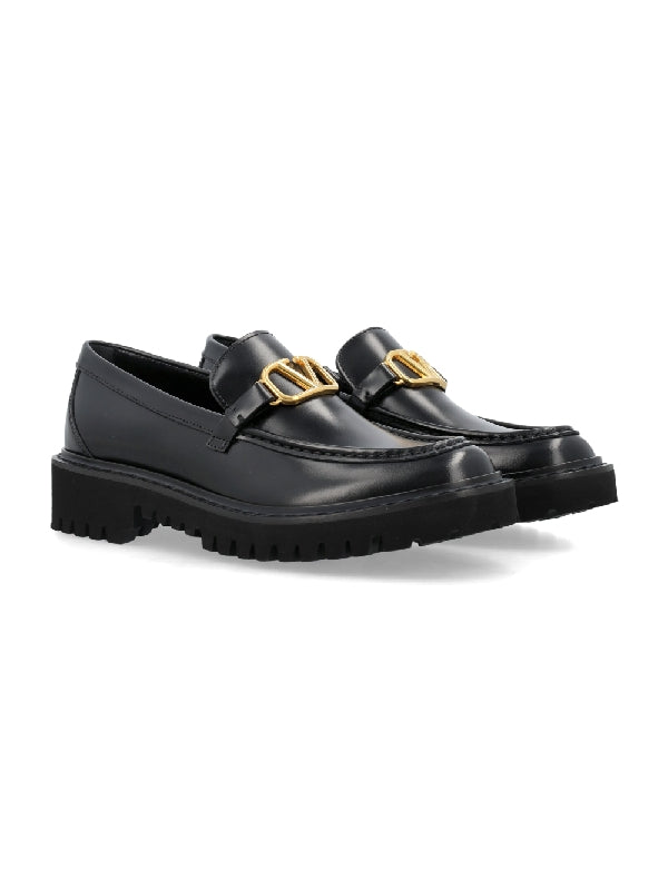 V Logo Decorated Leather Loafers