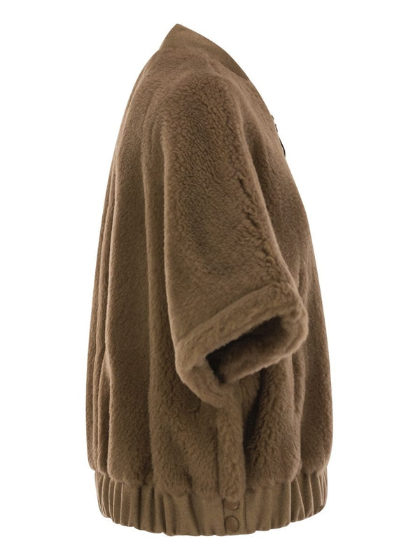 Shearing
  Zip-Up Cape