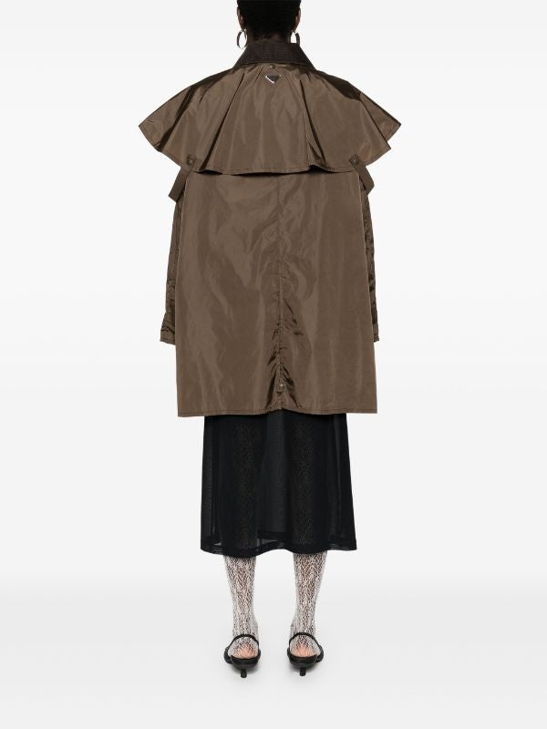 背面三角形徽标尼龙夹克