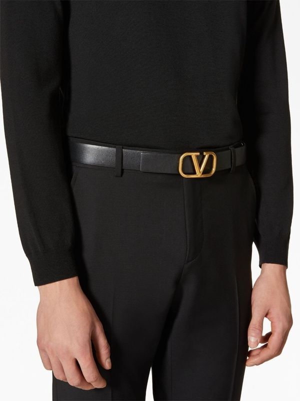 V Logo Buckle
  Leather Belt