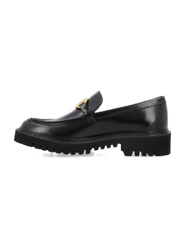 V Logo Decorated Leather Loafers