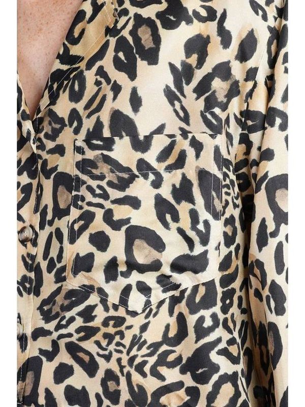 Vally Animal
  Printing Cropped Shirt