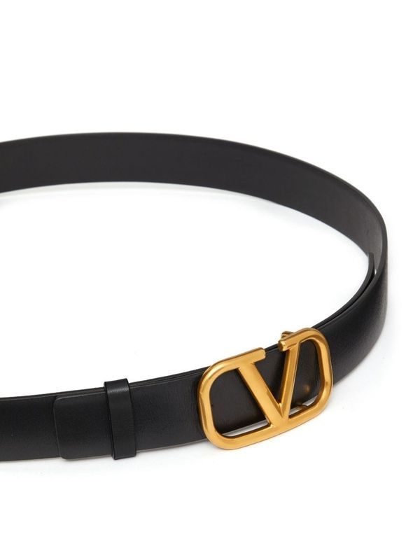 V Logo Buckle
  Leather Belt