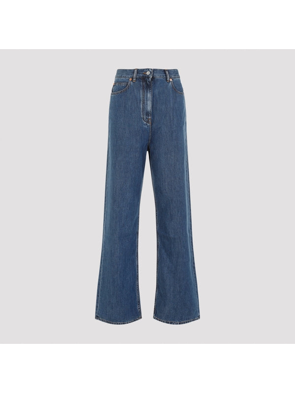 后背徽标贴片牛仔裤